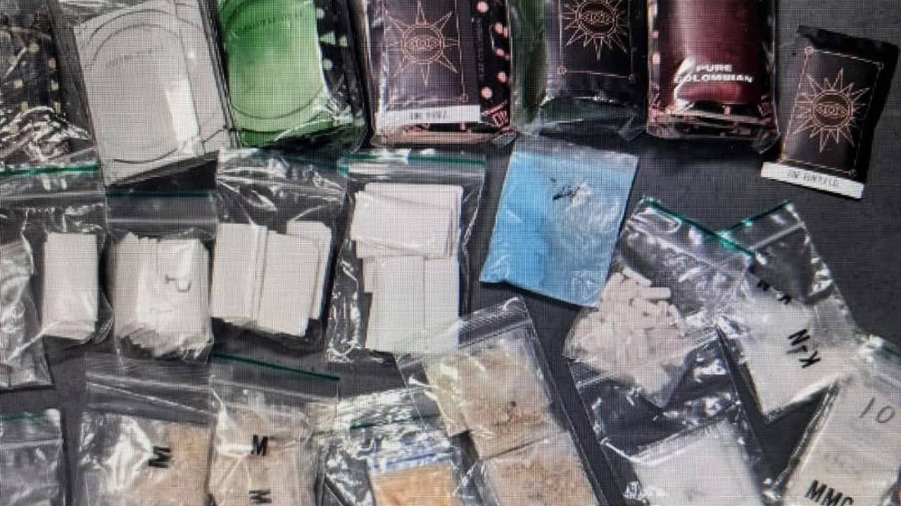 De gevonden drugs (foto: politie Veldhoven en Waalre Instagram).