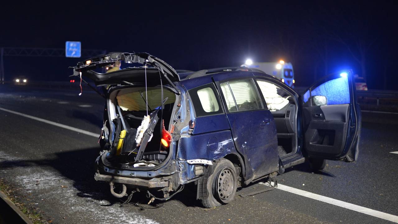 Dode na zwaar ongeluk op A58 bij Rucphen, afgesloten snelweg vrijgegeven.
