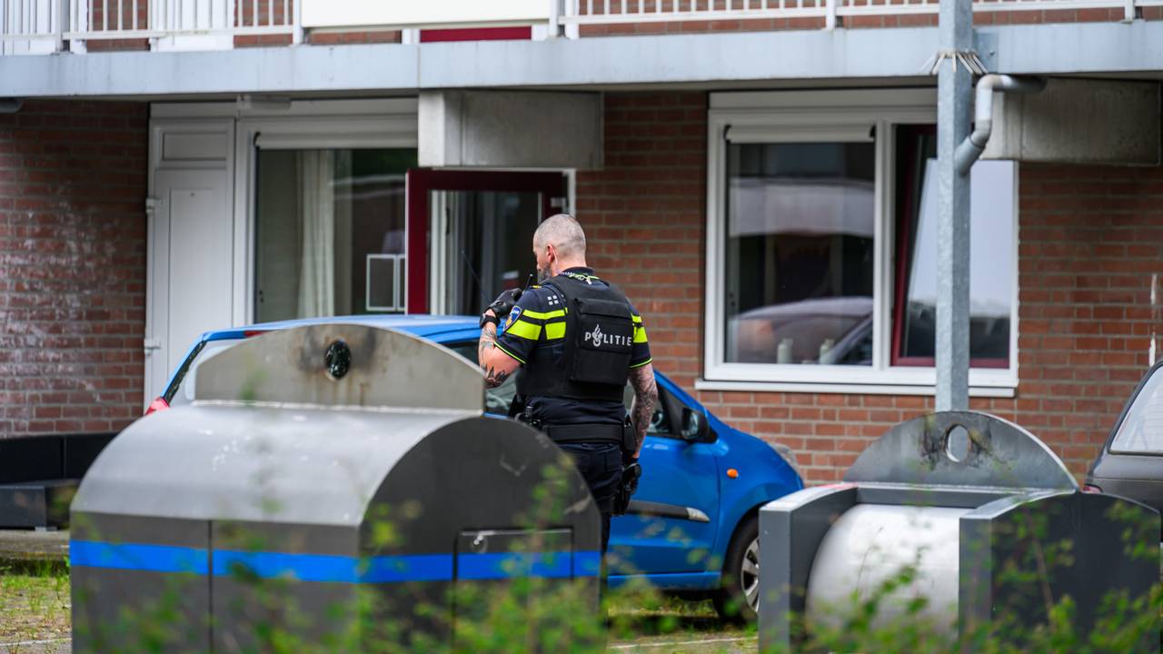 De politie bezig met haar onderzoek (foto: Tom van der Put/Persbureau Heitink).