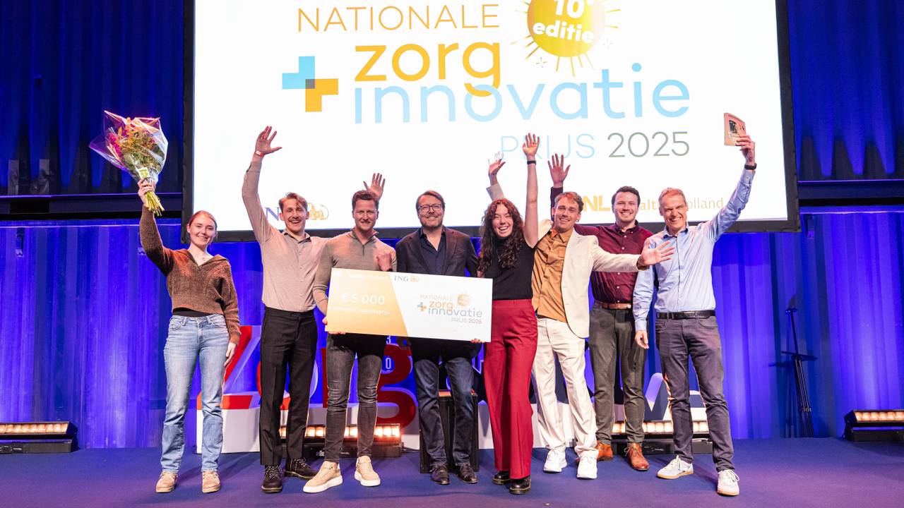 De winnaars van de publieksprijs samen met prins Constantijn (foto: Wim van den Broek).