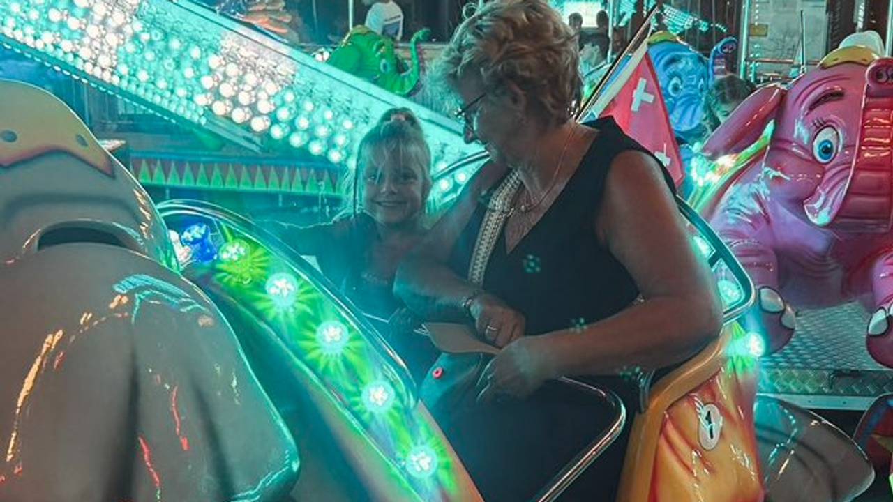 Zweven in de olifantjes (foto: Facebook Shirley van de Koppel).