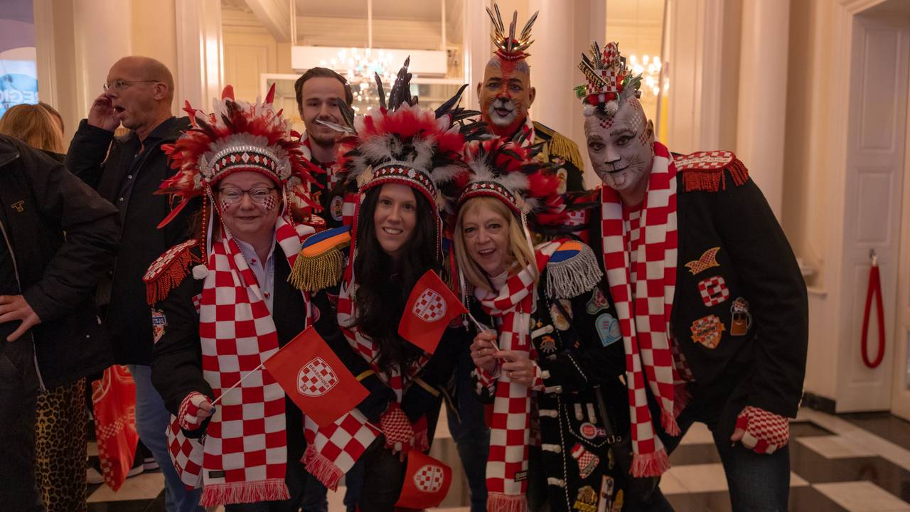 Waar zouden deze fans nou toch vandaan komen? (foto: Graatje Weber)