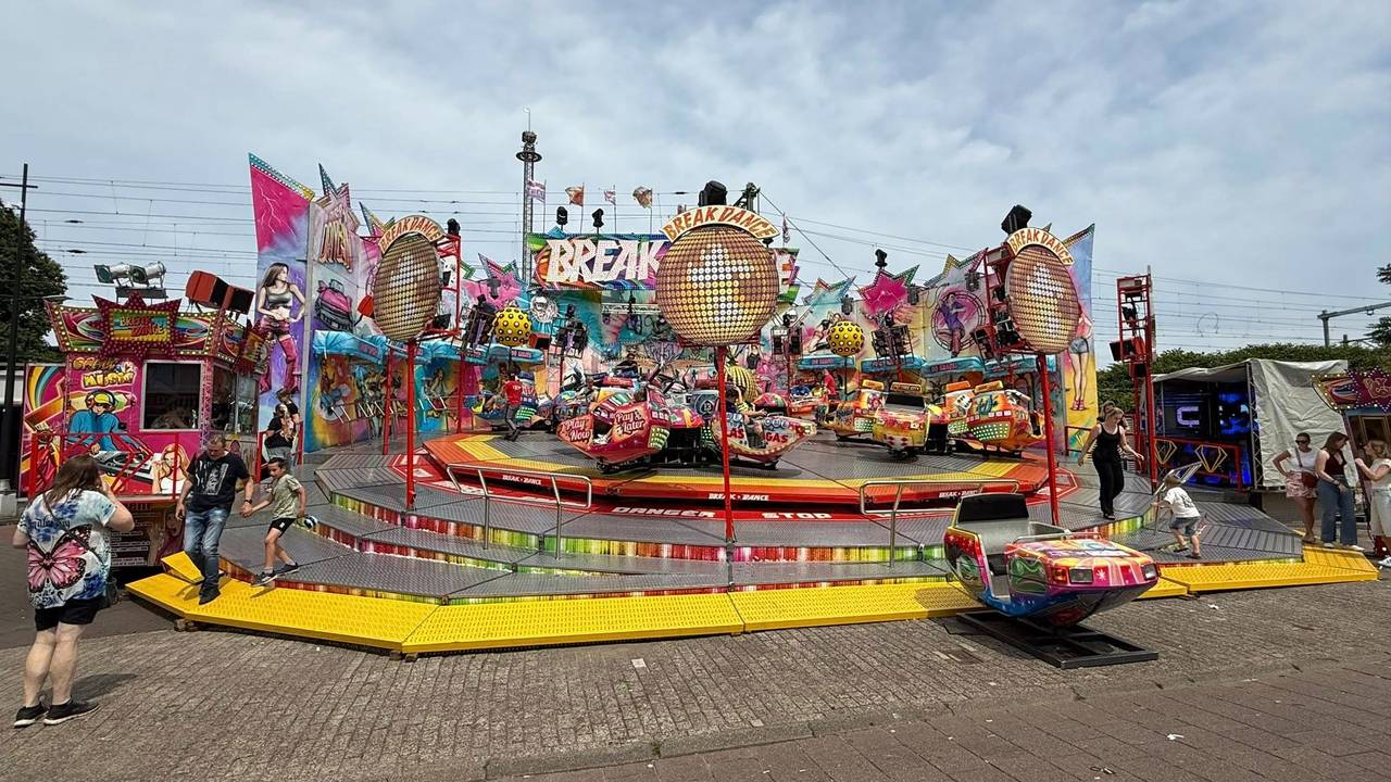 Een ritje in de breakdance slaan ze niet over (foto: Facebook Marco Nekeman).