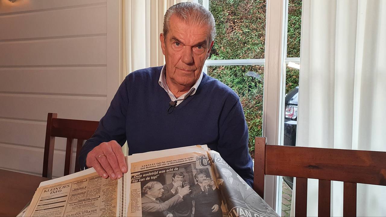 Kees Ploegsma in de krant met zijn vriend Harry van Raaij (foto: Collin Beijk).