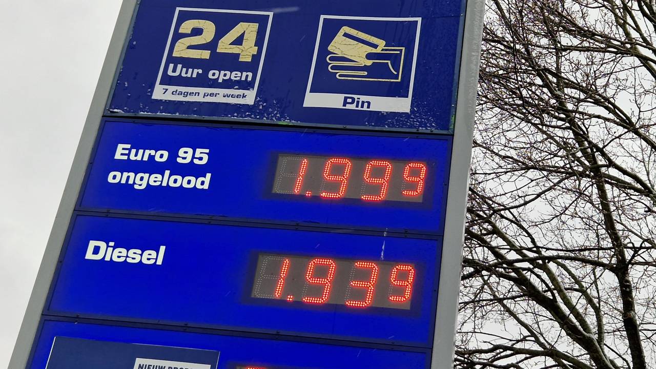 Benzineprijs Duikt Onder De 2 Euro: 'Speciaal Wekker Gezet Om Te Tanken ...