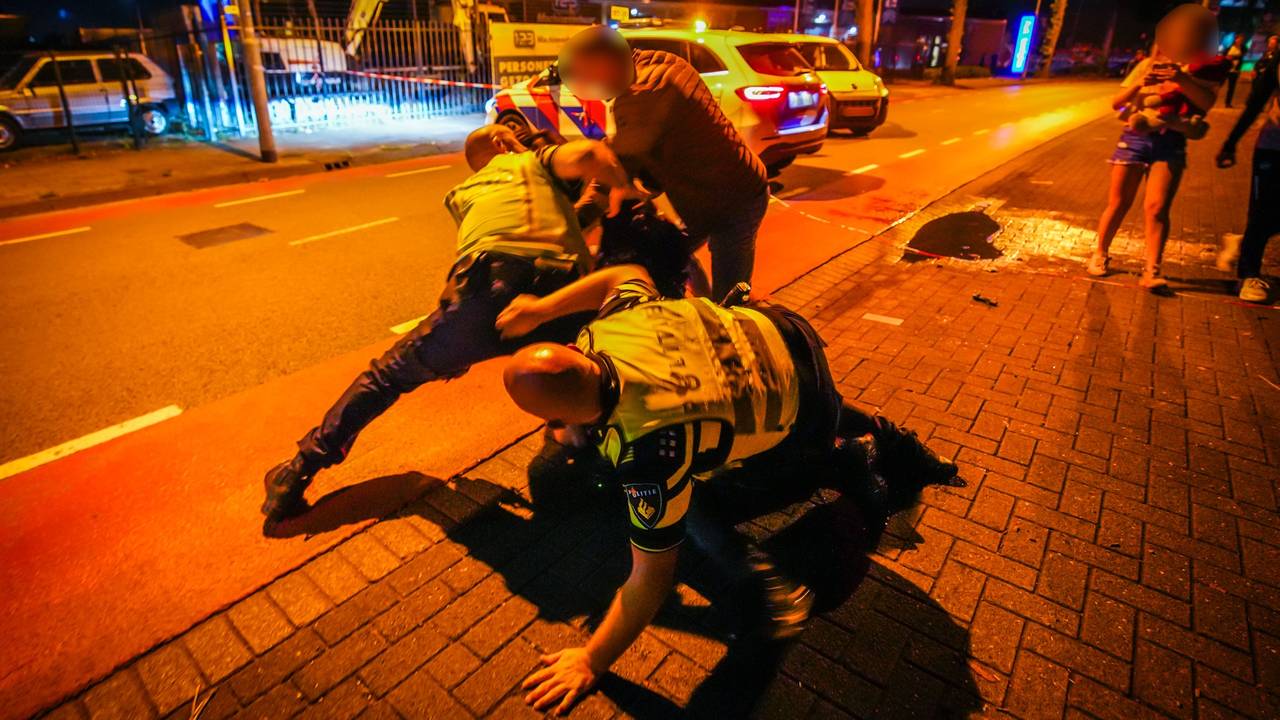 Een beeld van de vechtpartij op de Hastelweg (foto: SQ Vision).