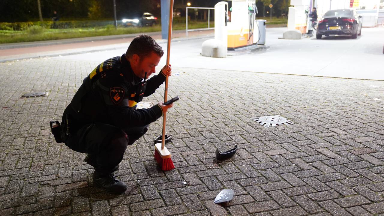 Politie bezig met haar onderzoek (foto: Bart Meesters/Persbureau Heitink).