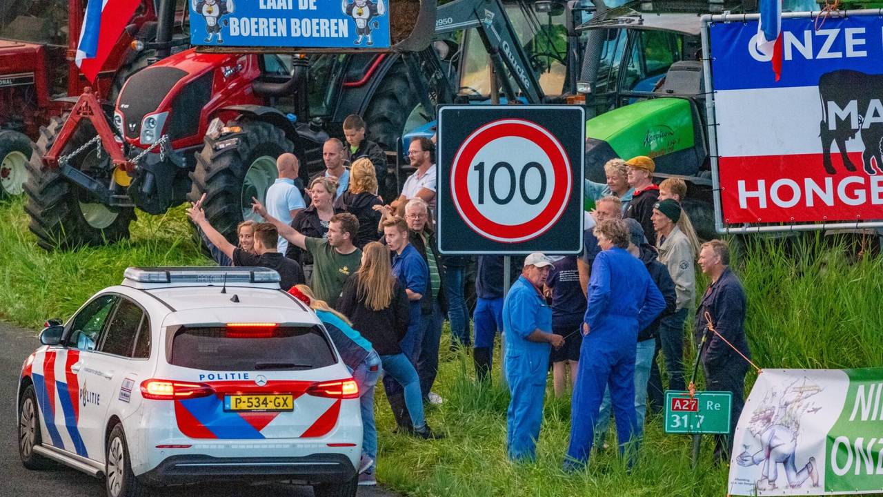 Boeren protesteren bij Werkendam (foto: Toby de Kort/SQ Vision).