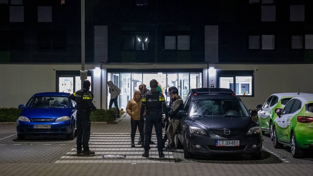 De steekpartij vond plaats bij KAFRA Housing aan de Professor Veltmanweg in Waalwijk (foto: Iwan van Dun/SQ Vision).