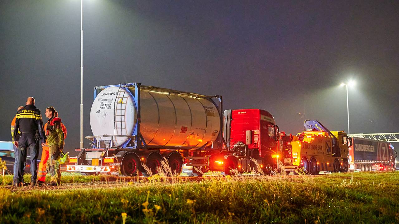 Politie en een bergingsbedrijf werden ingeschakeld (Tom van der Put/SQ Vision).