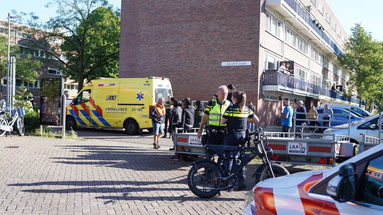 De bestuurder van de fatbike werd in een ambulance naar een ziekenhuis gebracht (foto: Bart Meesters).