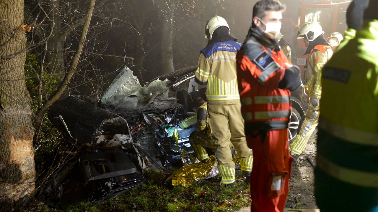112-nieuws: automobilist gewond bij botsing • brand in huis Vlijmen.
