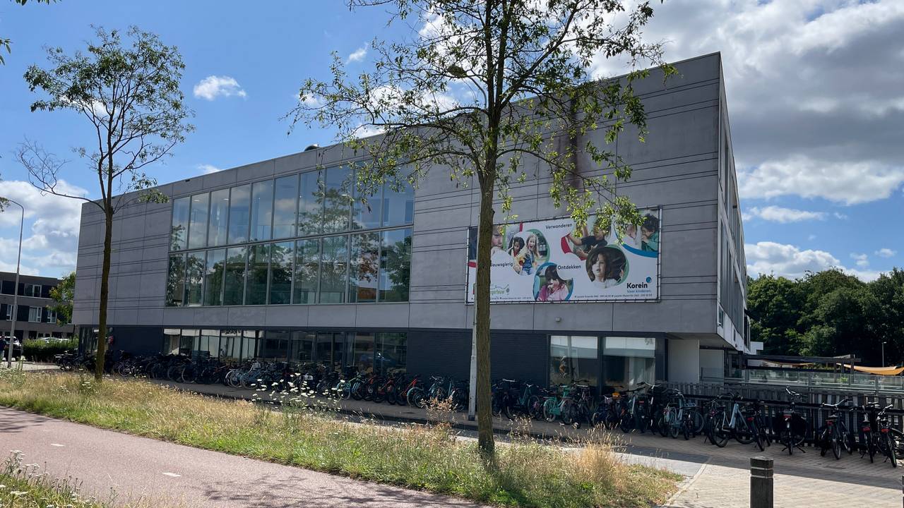 Het schoolgebouw in de Eindhovense wijk Meerhoven (foto: Rogier van Son).
