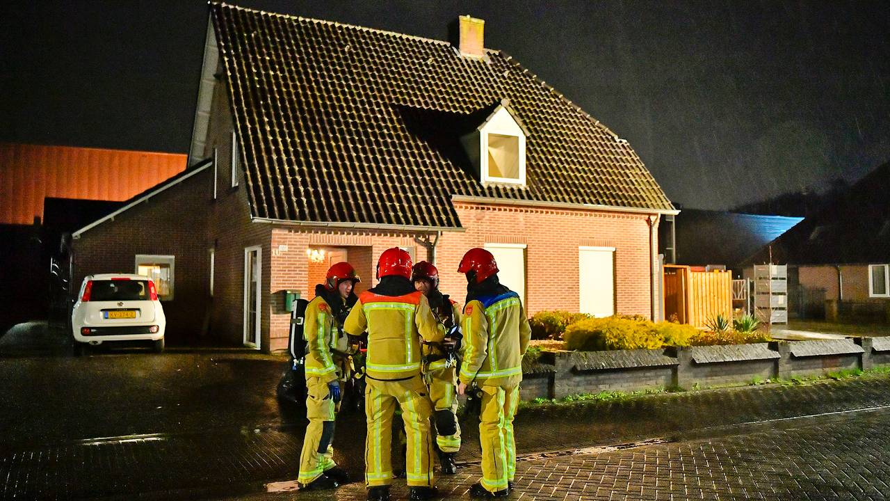 De brand in de villa woedde op de eerste verdieping. (Foto: Rico Vogels/SQ Vision)