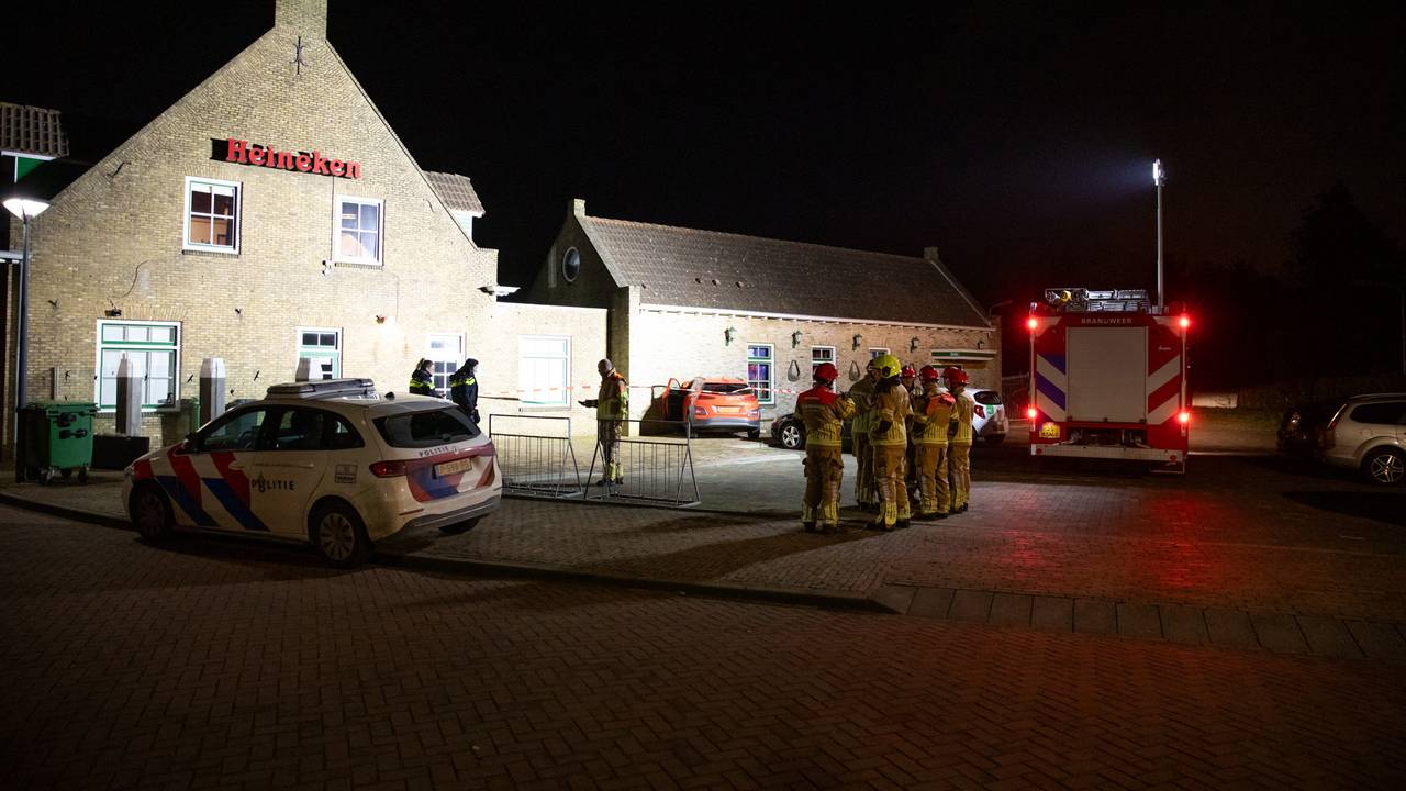Het café aan de Kerkstraat in Lepelstraat staat inmiddels leeg (foto: Christian Traets/SQ Vision).