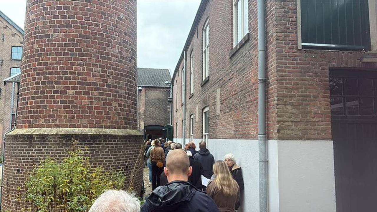 Bij het Textielmuseum wordt vandaag ook gestemd (foto: Omroep Brabant).