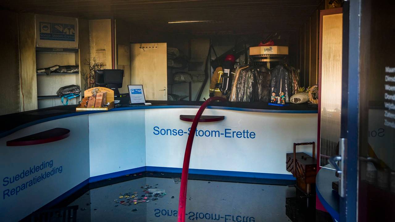 De stomerij is van binnen volledig verwoest (foto: Persbureau Heitink).