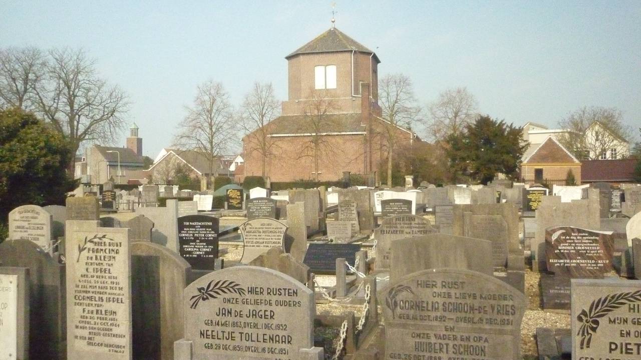 Begraafplaats in Werkendam (archieffoto: Soldaat Pauline, CC BY-SA 4.0, via Wikimedia Commons).