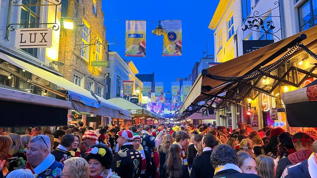 Dinsdagdrukte in de Korte Putstraat in Den Bosch