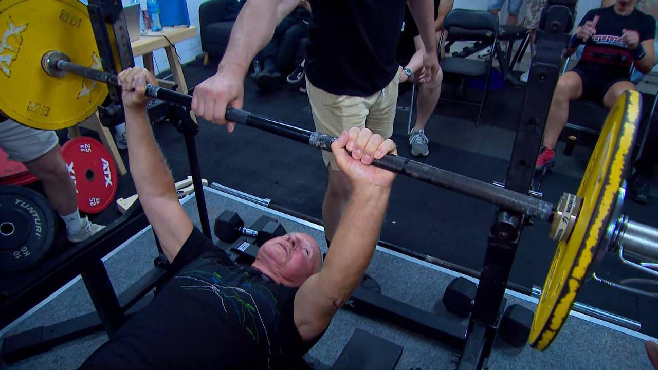 Frans van Beers is een fanatiekeling in het powerliften (foto: Omroep Brabant).