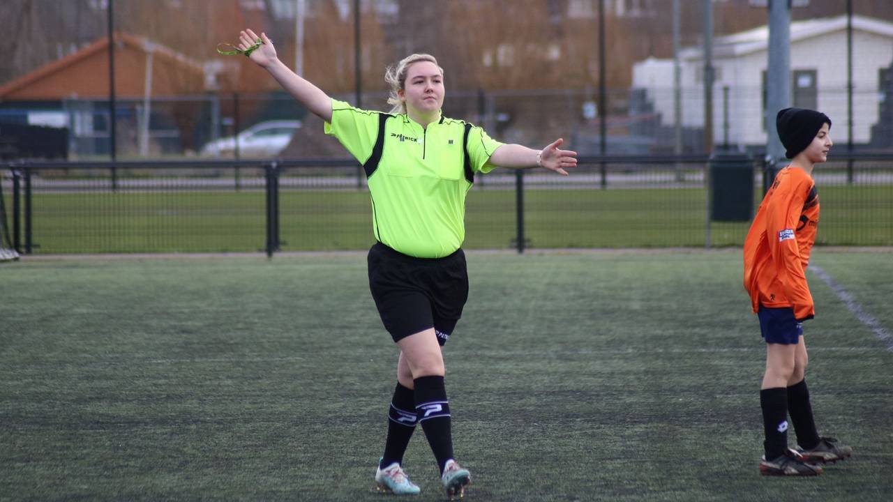 Jennifer droomt van een carrière in het betaald voetbal. (Foto: Arjan van den Haak)
