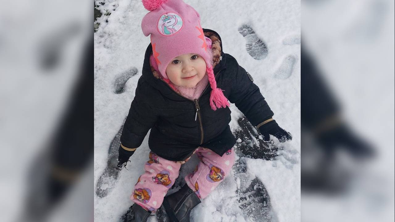 Loiza uit Gilze heeft het prima naar haar zin in de sneeuw (foto: Simone de Ruiter)