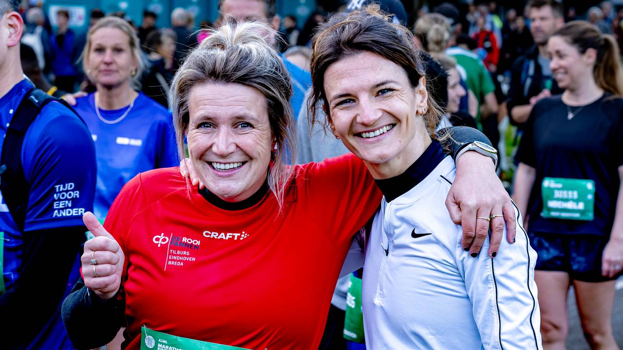 Lachende gezichten bij hardlopers tijdens de Marathon Eindhoven (foto: Caroline van Leusden, EYE4IMAGES).
