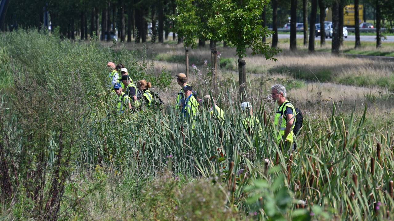 De zoektocht vindt plaats aan de Bredasebaan in Bosschenhoofd (foto: Tom van der Put/SQ Vision).