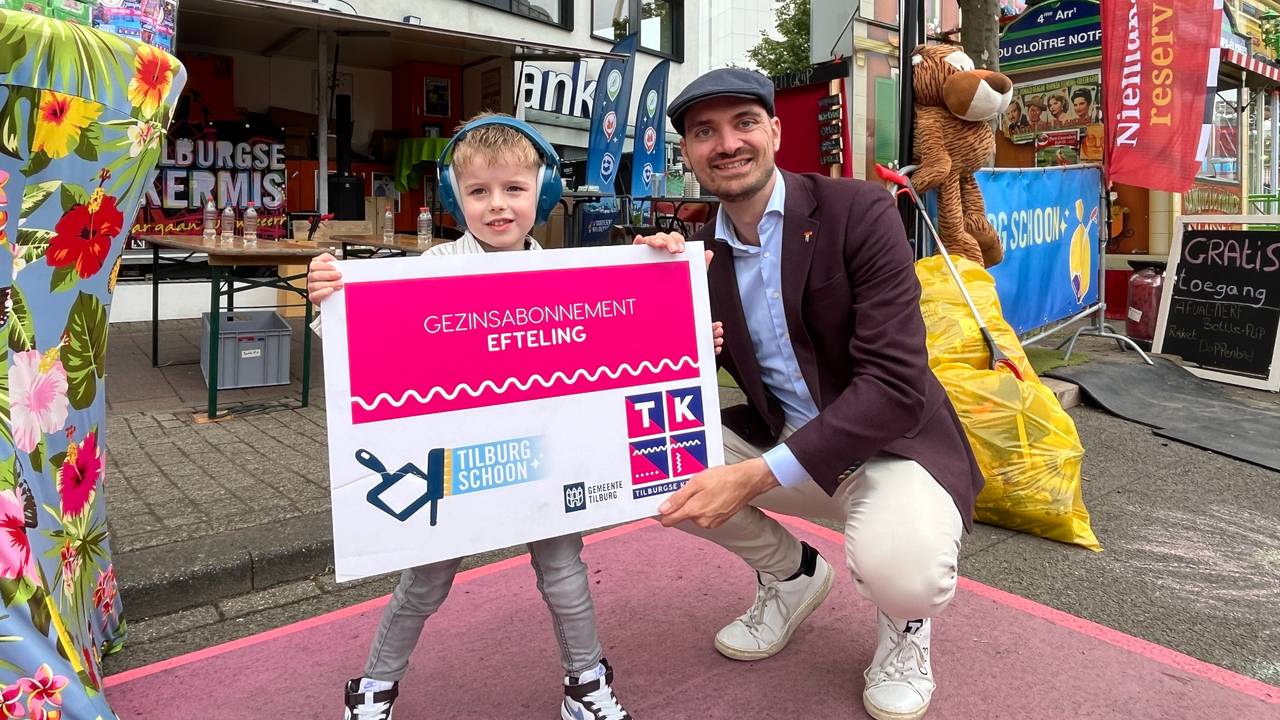 Xemm kreeg de prijs van de kermiswethouder (foto: Jan Waalen).