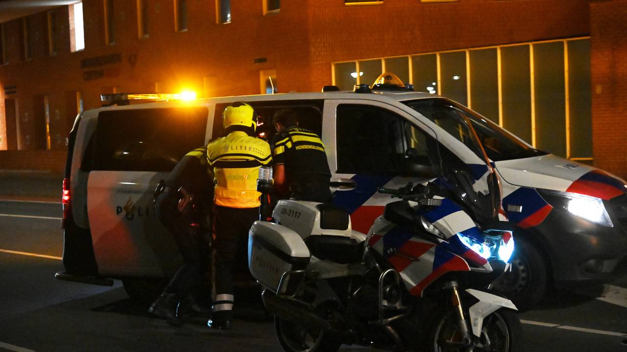 Scooterbestuurder aangehouden (foto: Perry Roovers/SQ Vision). 