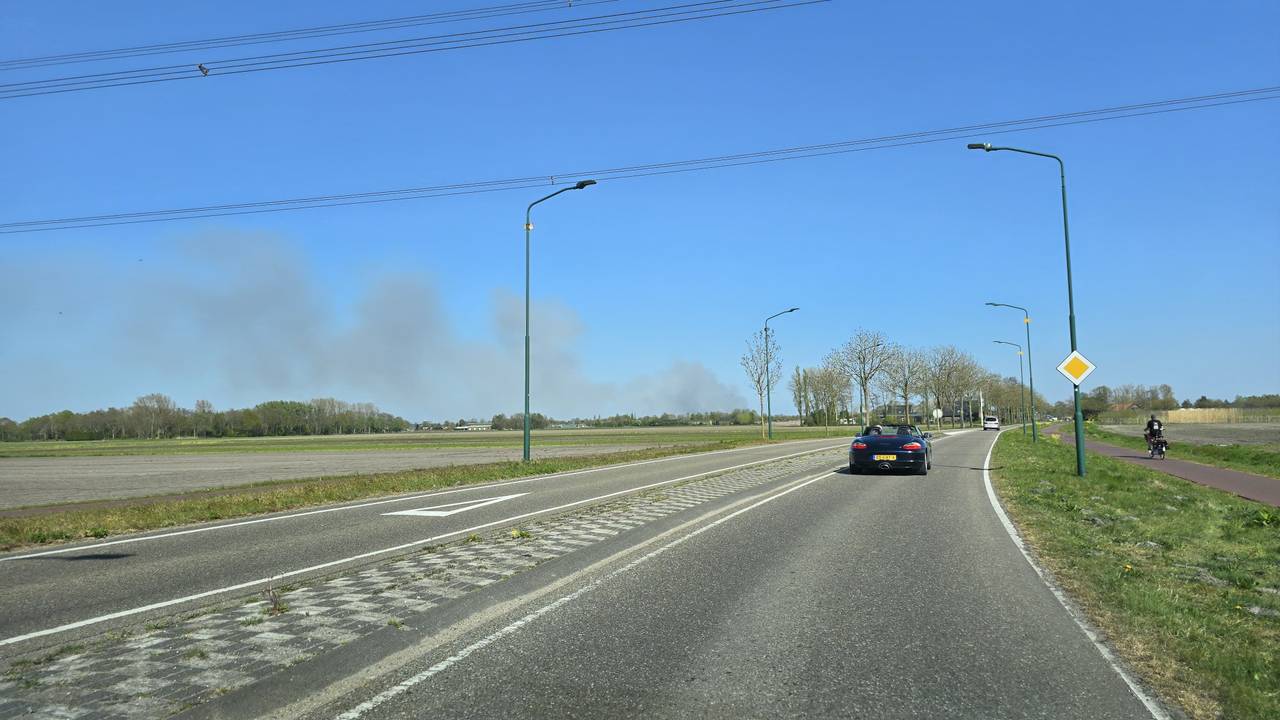 Ook in Kaatsheuvel zijn de rookwolken te zien (foto: Mats).