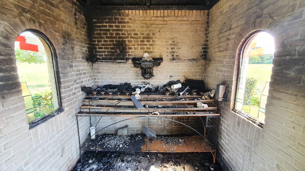 De kapel is flink beschadigd.