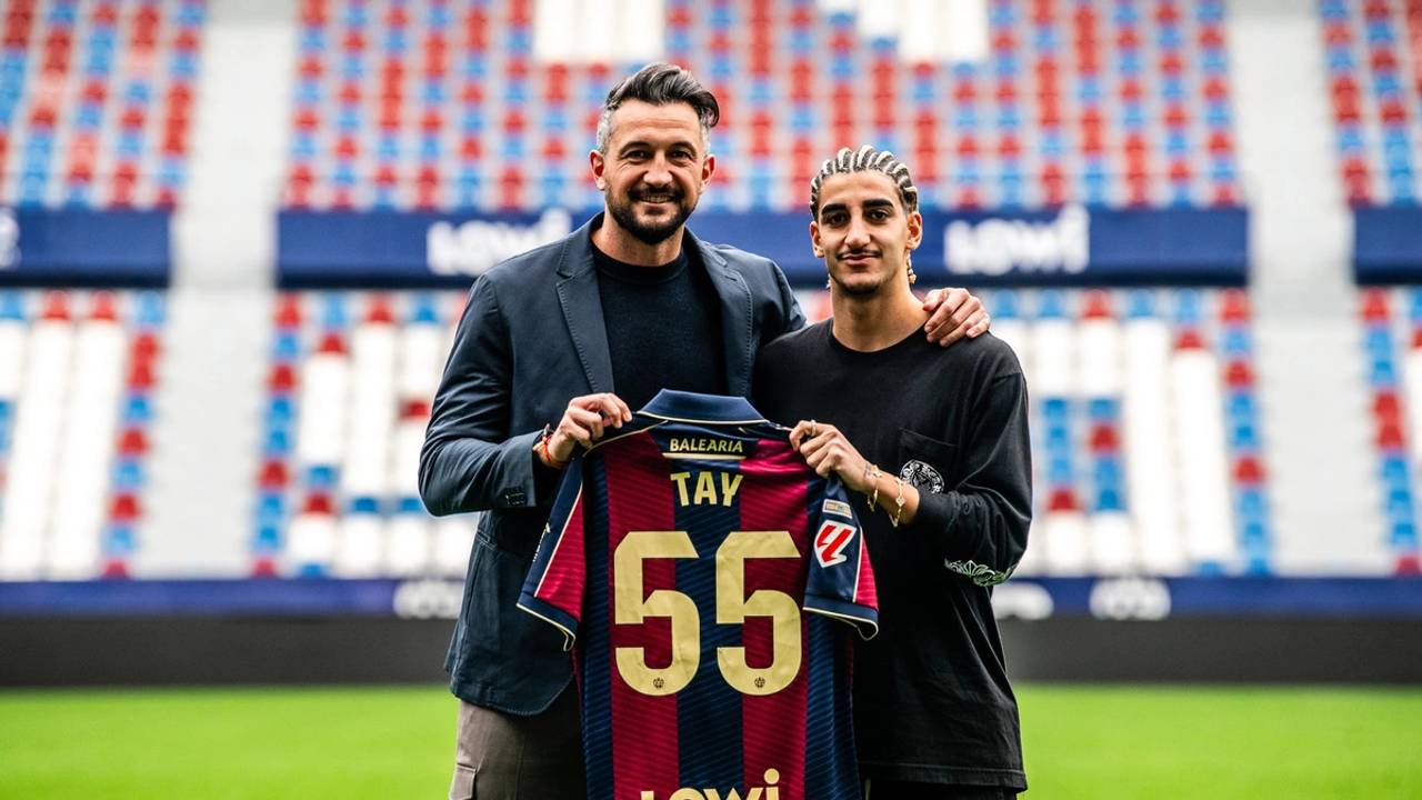 De 21-jarige Abed verruilt Eindhoven voor Valencia (Foto: Levante UD.)