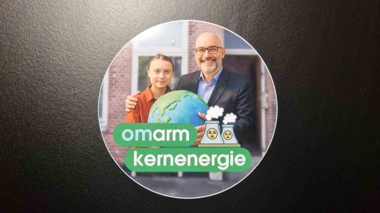 De campagnesticker met een AI-gegenereerde afbeelding van Greta Thunberg (foto: Omroep Brabant).
