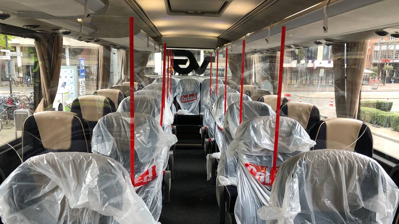 Touringcarbedrijf Van Gompel heeft de bussen corona-proof gemaakt. (Foto: Imke van de Laar)