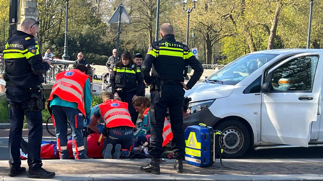 De fietser raakte zwaargewond (foto: Perry Roovers/Persbureau Heitink).