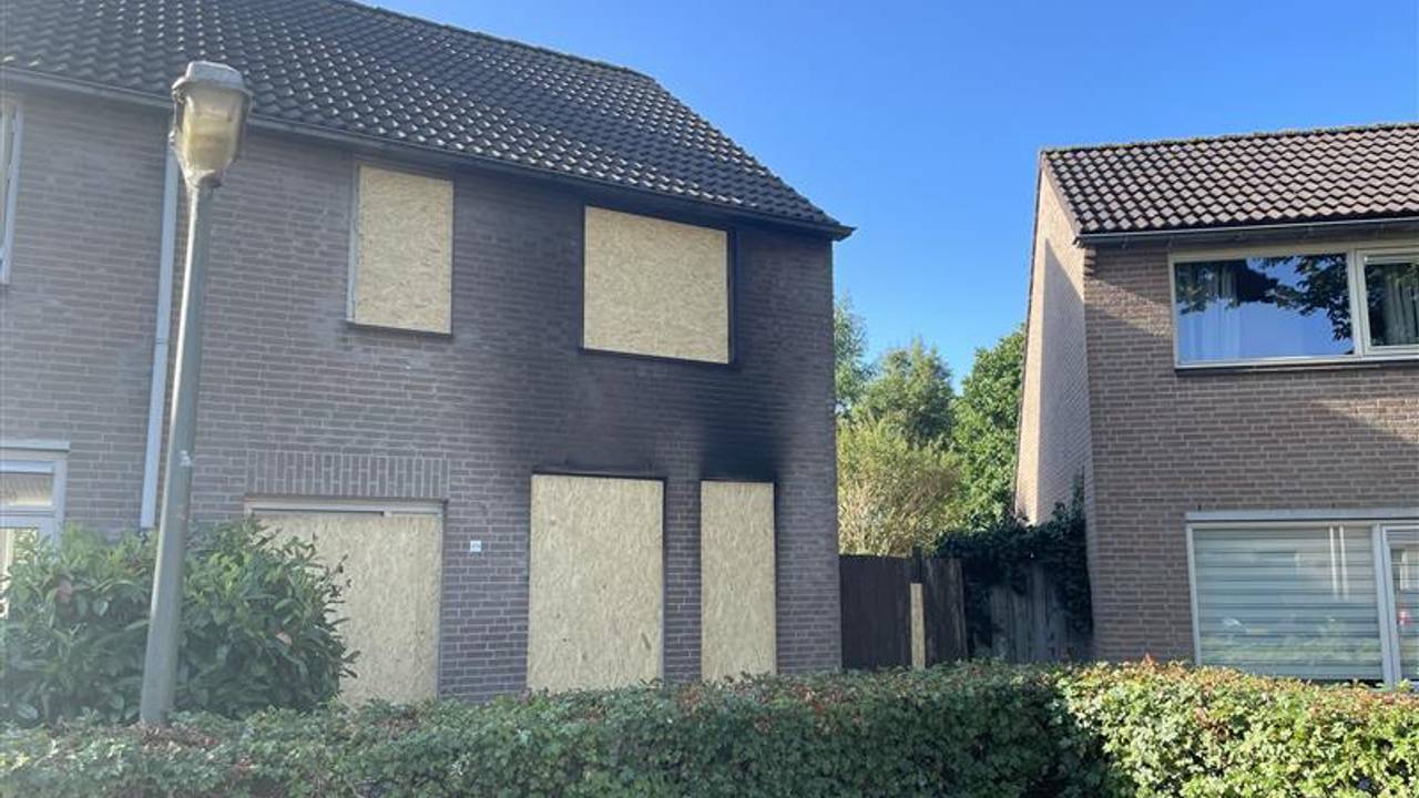 Het huis is maandagochtend dichtgetimmerd (foto: René van Hoof).