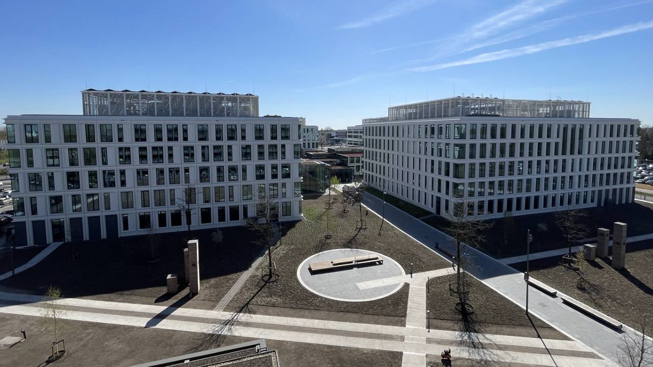 De nieuwe gebouwen in Veldhoven (foto: Rogier van Son).