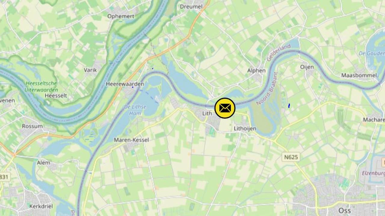 Het scheepvaartverkeer in de omgeving van Lith was een tijd gestremd (kaartje: Rijkswaterstaat).