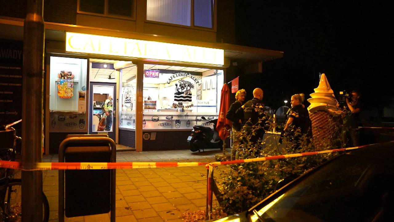 Snackbar Alet aan de Donizettilaan in Eindhoven werd overvallen. (foto: SQ Vision).