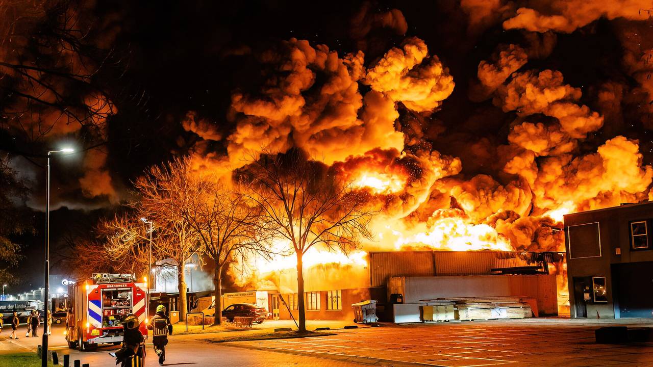 Massive Fire Destroys Maras Ice Cream Factory in Waalwijk