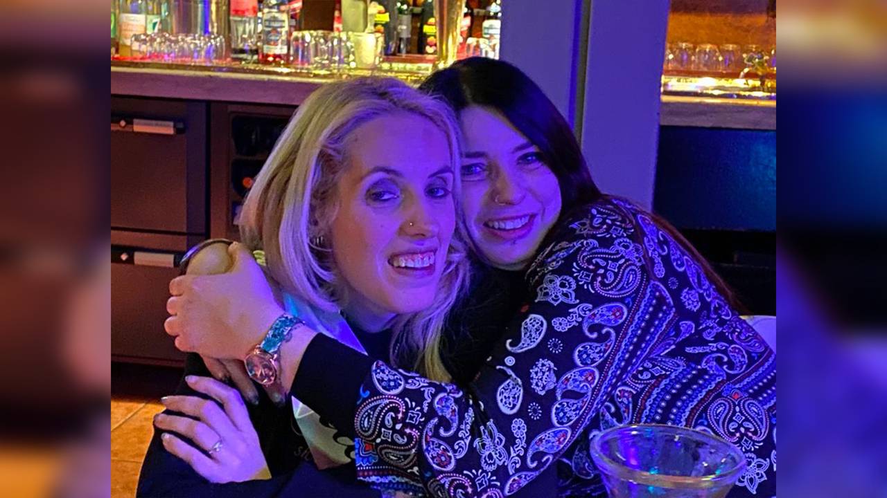 Lindy en haar zus Jessica (privéarchief).