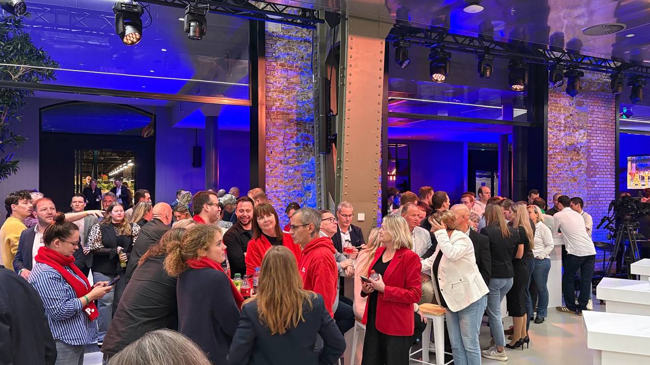 De zaal stroom vol met publiek voor het Debat van het Zuiden (Foto: Omroep Brabant)