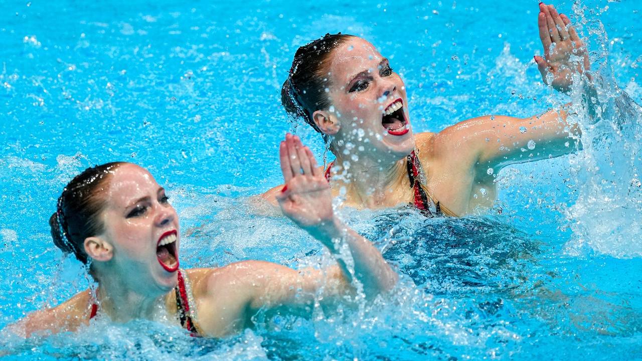 Noortje en Bregje de Brouwer in actie tijdens de Olympische Spelen.