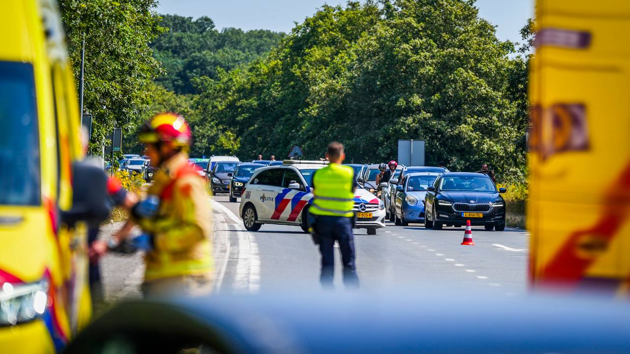 Vanwege het ongeluk werd de N270 bij Nuenen een halfuur lang afgesloten (foto: SQ Vision).