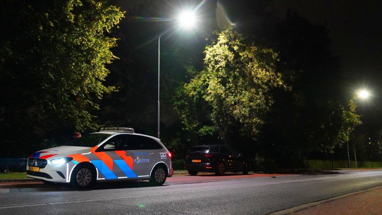 Twee daders beroven fietser van jas en willen pinpas (foto: Bart Meesters/SQ Vision).