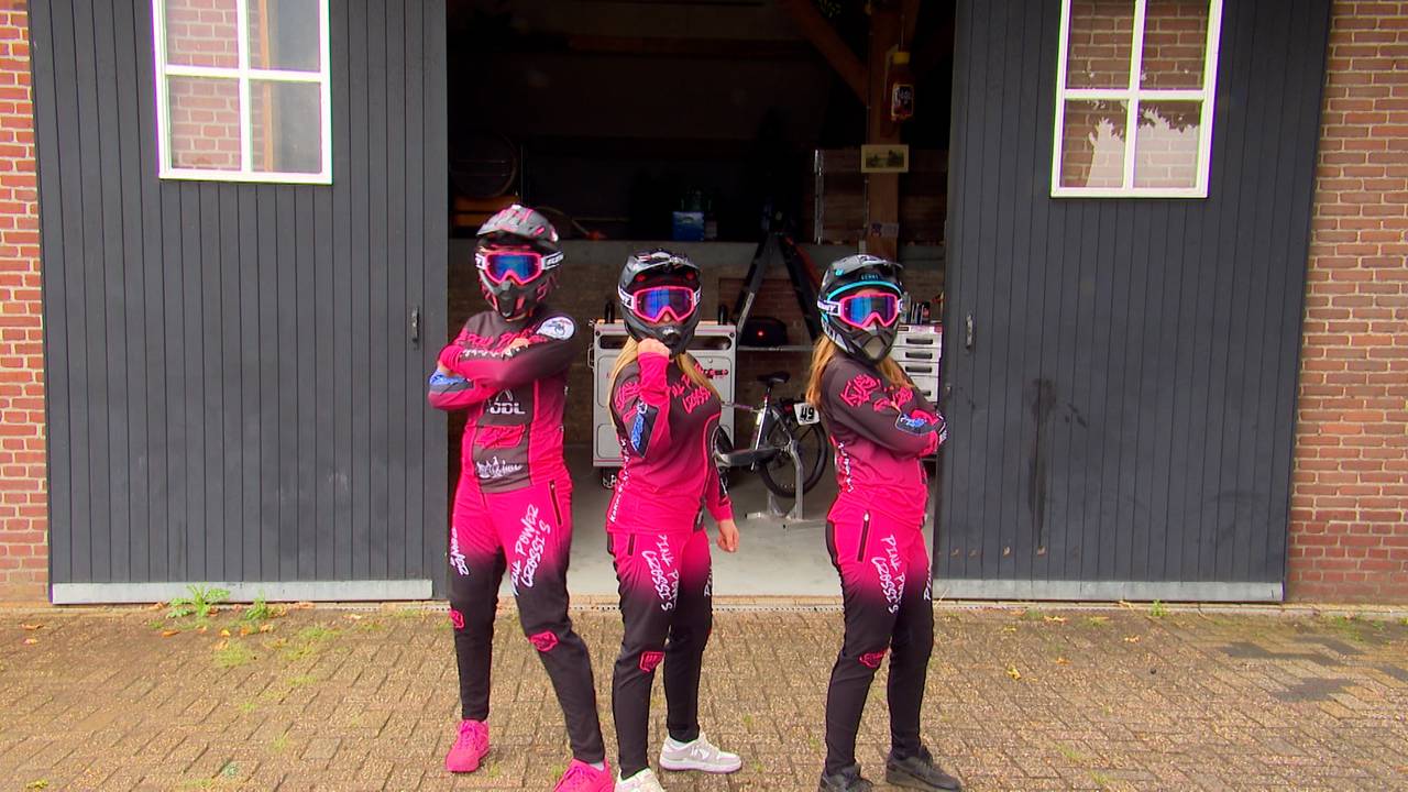 Deze meiden scheuren op een solex: 'Vol gas voorbij alle mannen!'