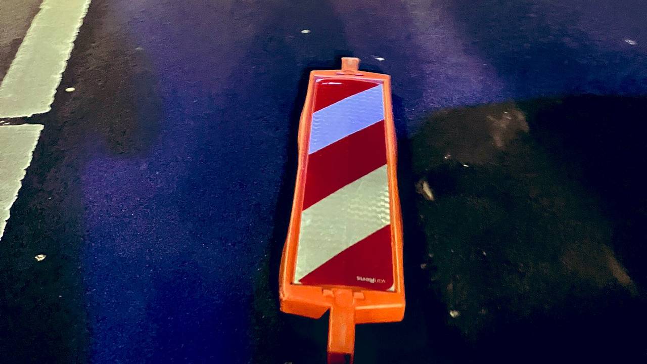 Het geleidebaken lag op de weg in de tunnelbak van de A65 bij Vught (foto: X/Wis_Robert).