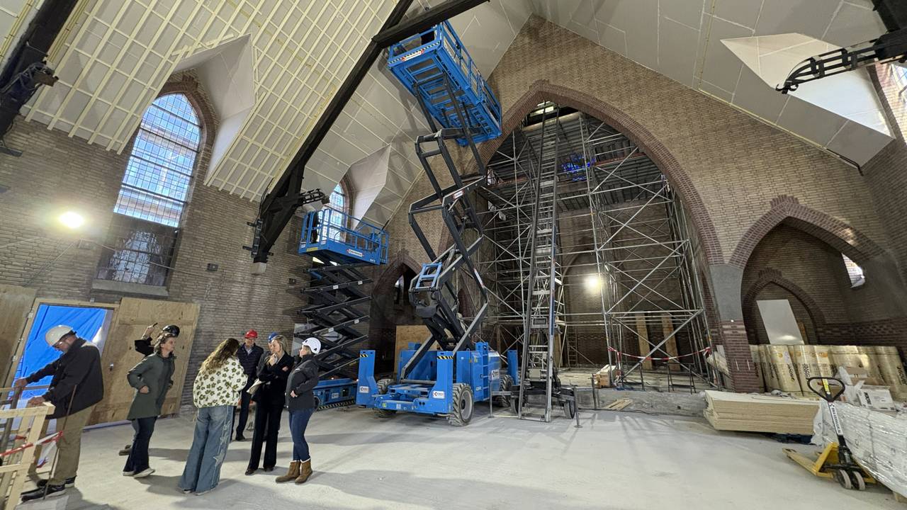Het kerkgebouw verandert langzamerhand in een dorpshuis (foto: Karin Kamp).