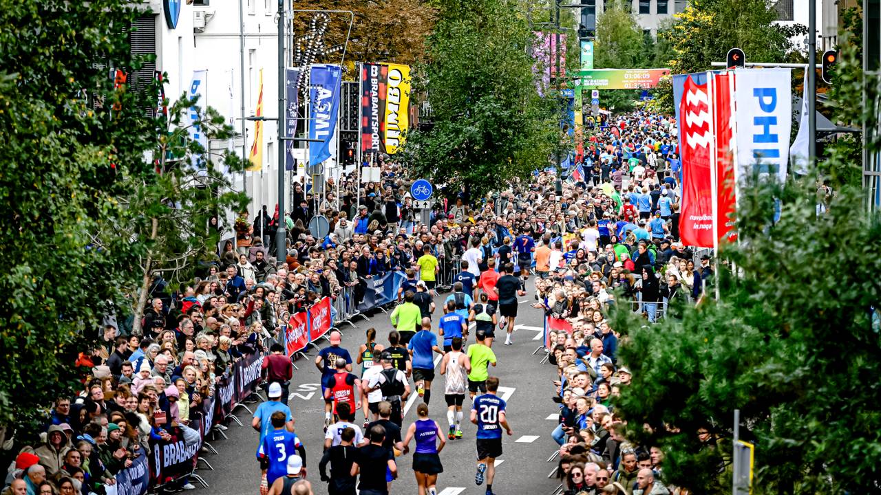 Drukte bij de finish van de marathon. (Foto: Eye4Images)